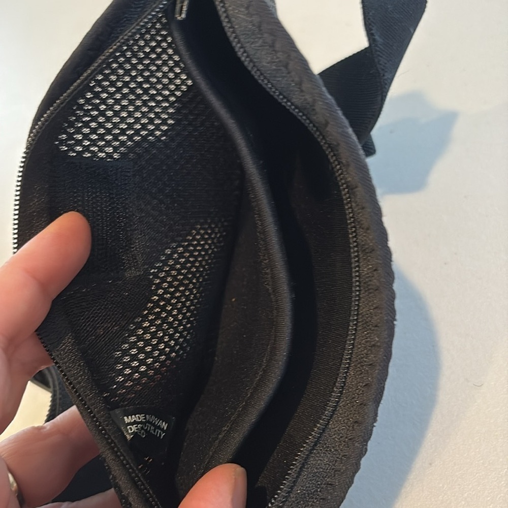 Amphipod Black Running Belt. Unisex - Picture 6 of 12